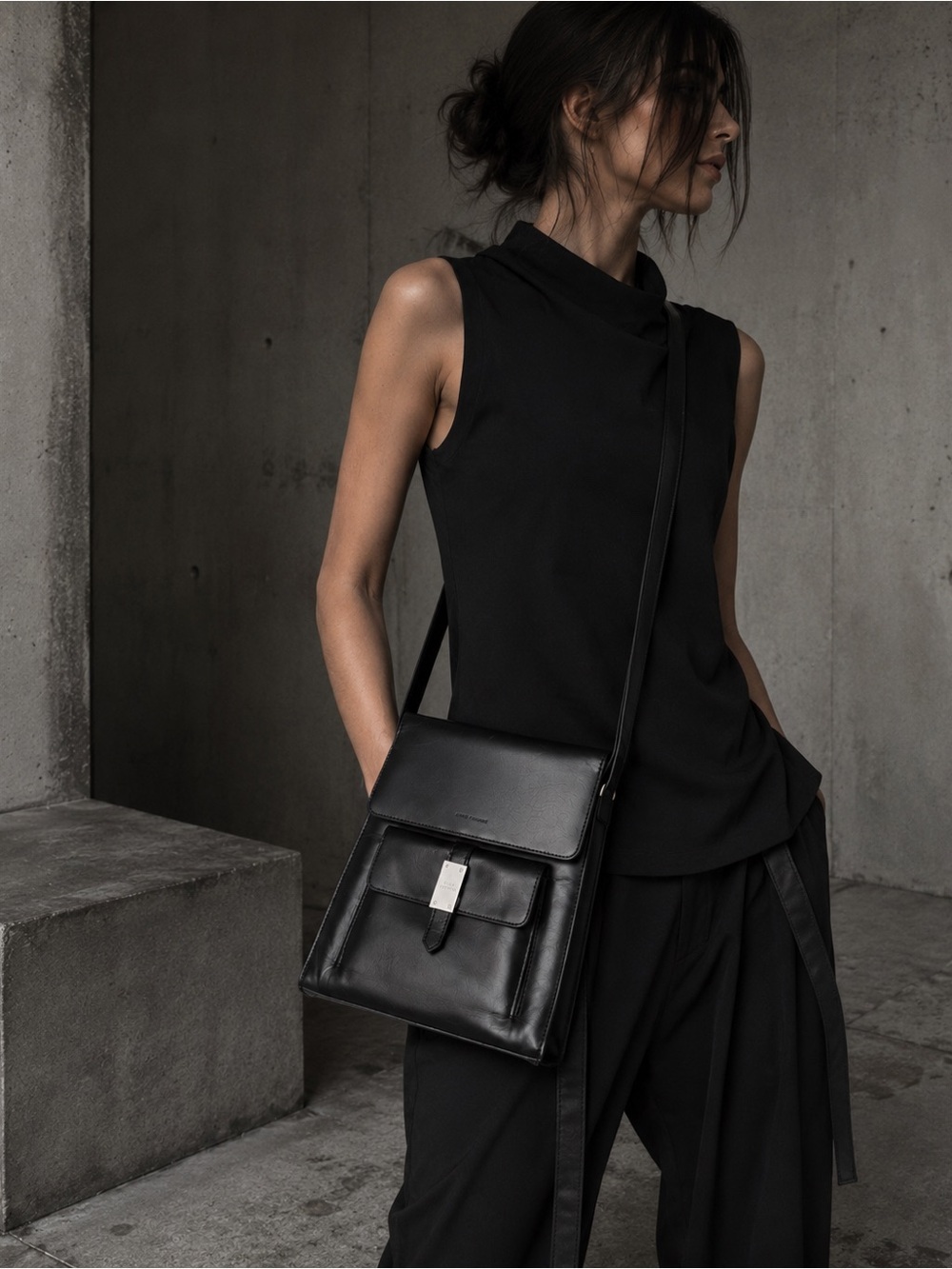 Vintage Louis Fontaine Black Leather Minimalist Crossbody Bag Y2K Quiet Luxury